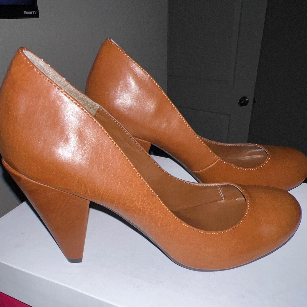 Cognac Heeled Shoe - Never worn